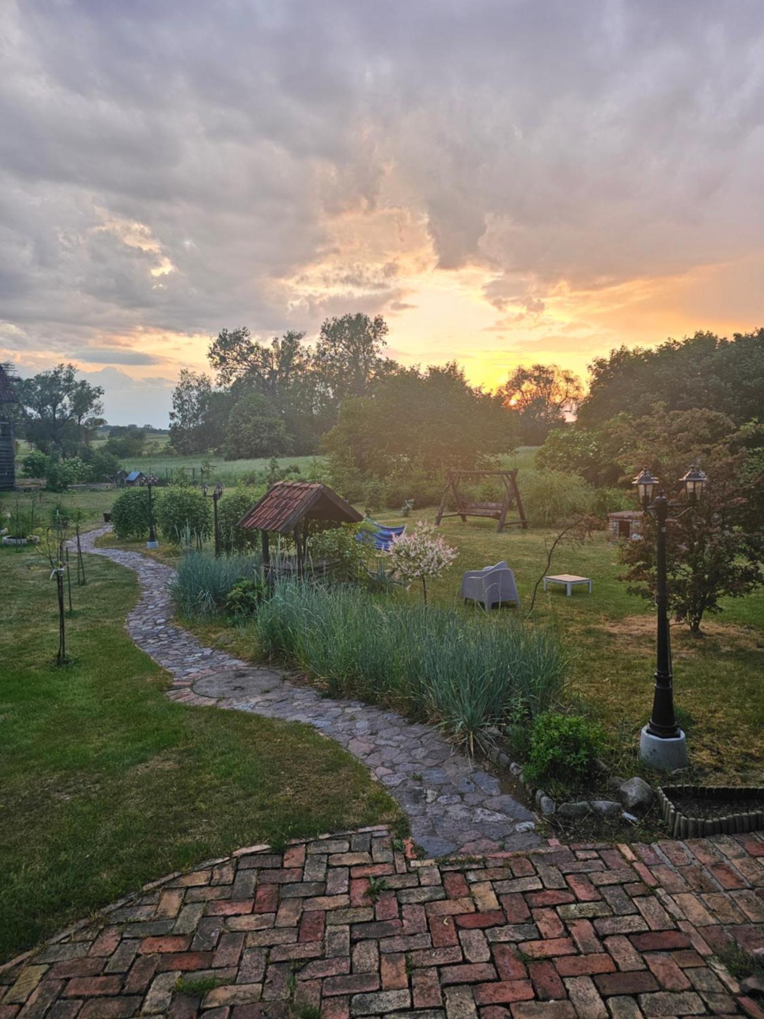 Swojski Gosciniec Prazmowo ภายนอก รูปภาพ